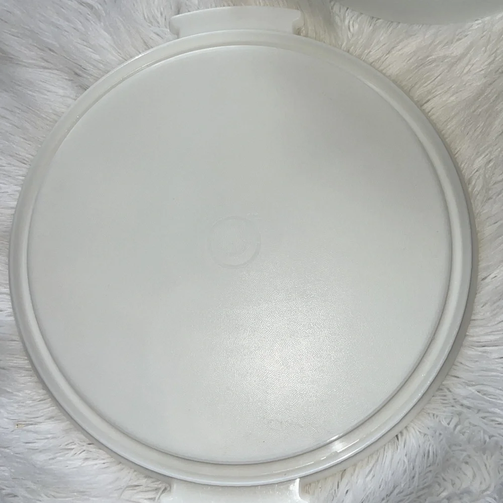 Vintage Tupperware Cake Carrier